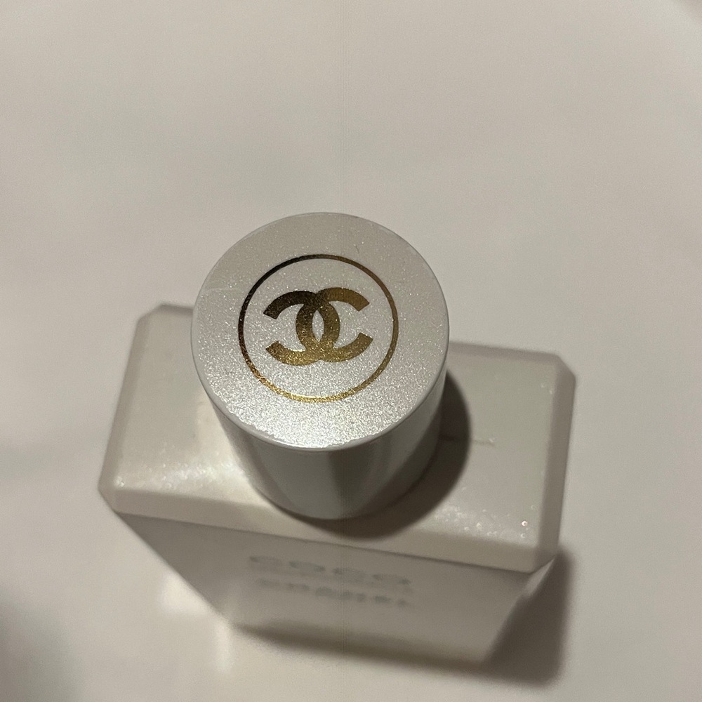 CHANEL Coco Mademoiselle Moisturizing Lotion in Cream - Picture 2 of 5